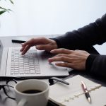 《テレワーク実践ノウハウ》テレワークに適したデバイスとコミュニケーションツールで生産性を維持した業務継続を!